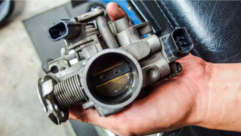 solucionar problemas con el sistema de aceleración de un vehículo