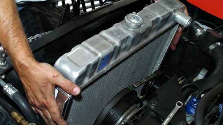 reemplazar el radiador de un vehículo