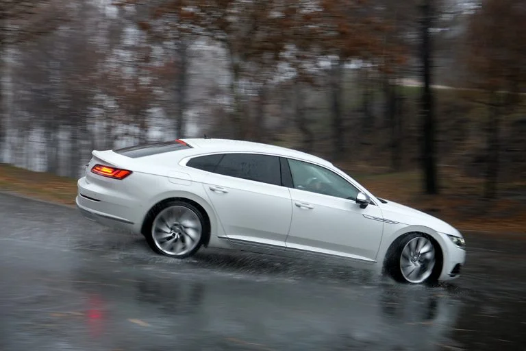 olucionar problemas con el sistema de control de estabilidad de un vehículo