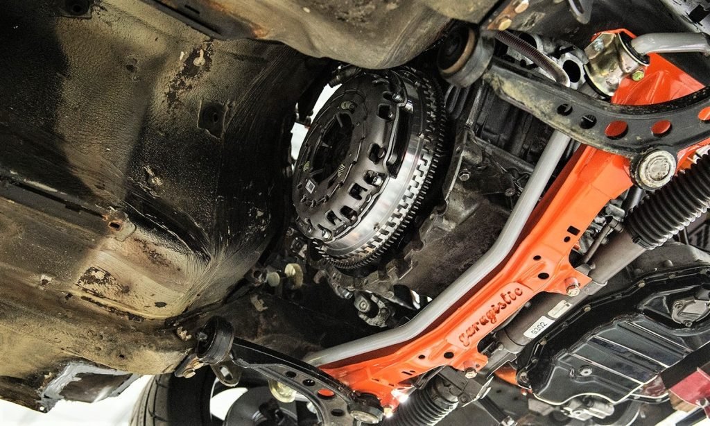 solucionar problemas con el sistema de embrague hidráulico de un vehículo