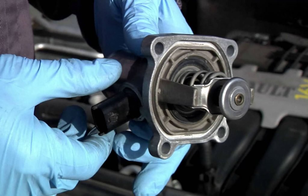 reemplazar el termostato de un vehículo